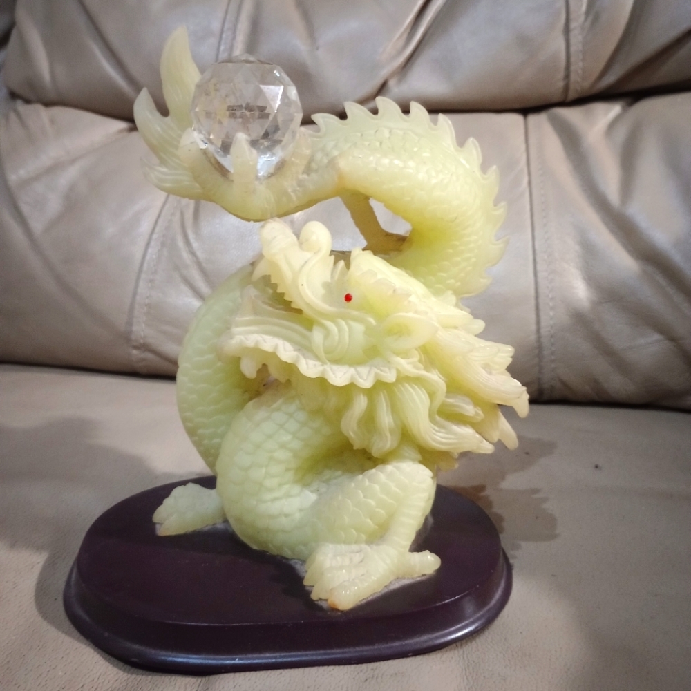 Vintage Dragon Statue (Glow In The Dark)